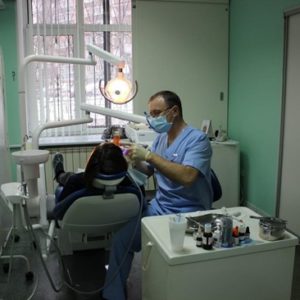 Стоматология в Свиблово недорого оказывает услуги на лечение зубов.